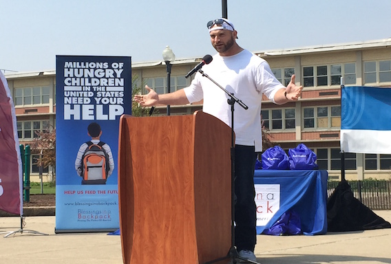 Chicago Bear Kyle Long & UnitedHealthcare to Support Blessings Program