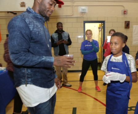 New York Giants Dominique Rodgers-Cromartie’s Dreambuilders, Blessings in a Backpack, UnitedHealthcare provide food to New York City Children