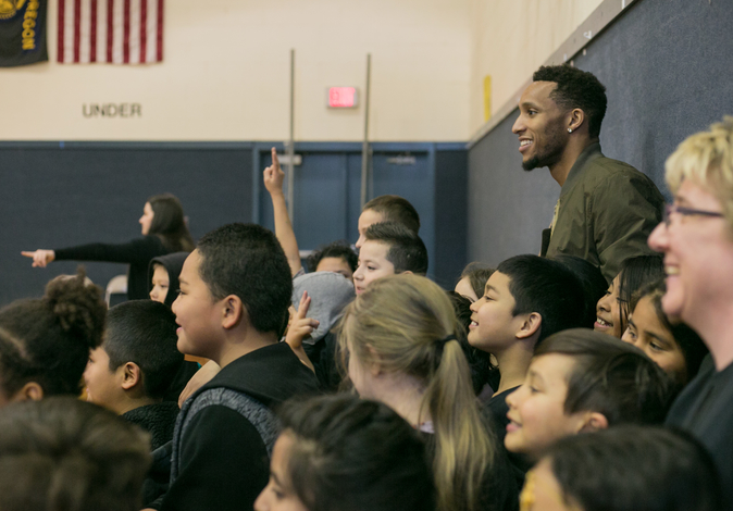 NBA Star Evan Turner Packs Bags at Adler Elementary in Oregon