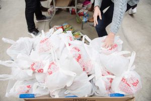 1,800 bags were packed for children in Chicago. ©2017 Mike Fan Photography and/or www.mike-fan.com