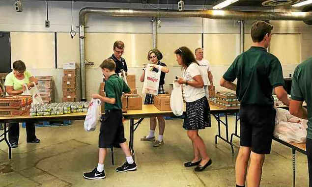 Royal Oak volunteers feed hundreds of hungry students each week