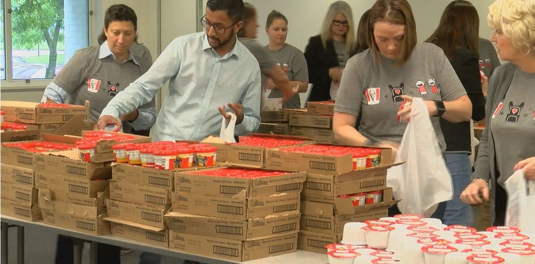 Mayor Fischer, KFC take part in Blessings in a Backpack Week