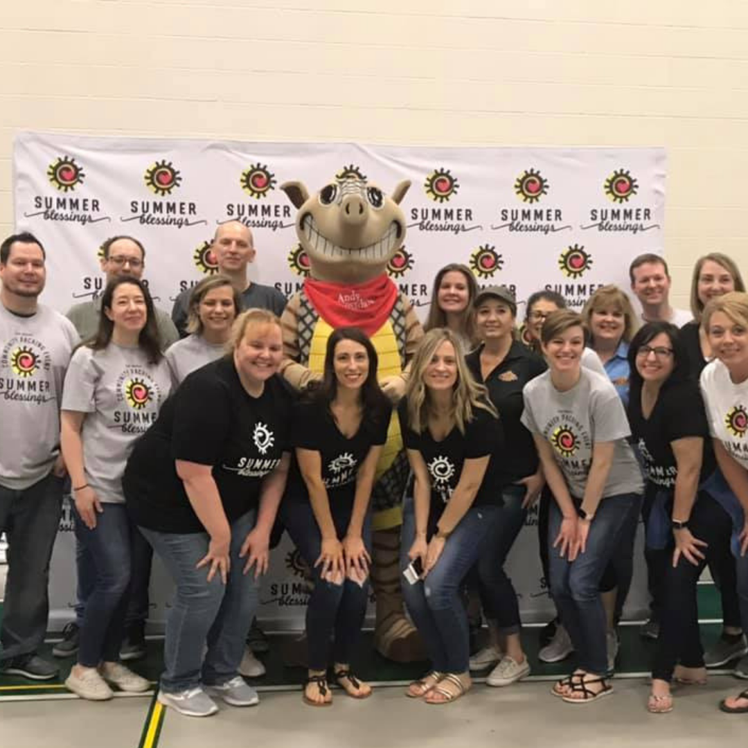 Texas Roadhouse Packs 8,000 Bags of Food for Summer