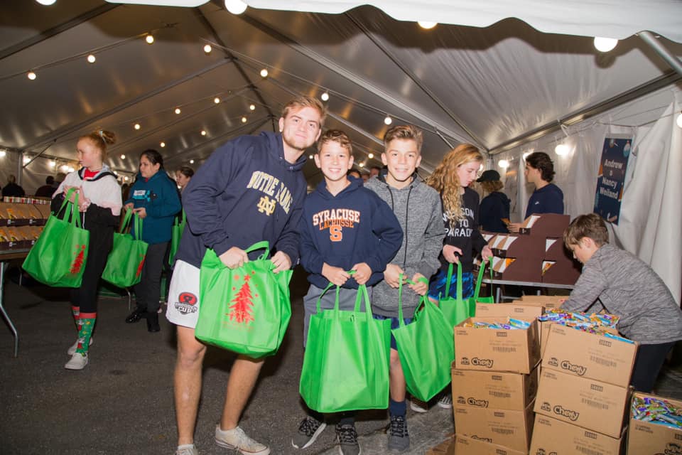 8th Annual “Hope for the Holidays” Packs 4,000 Bags of Food