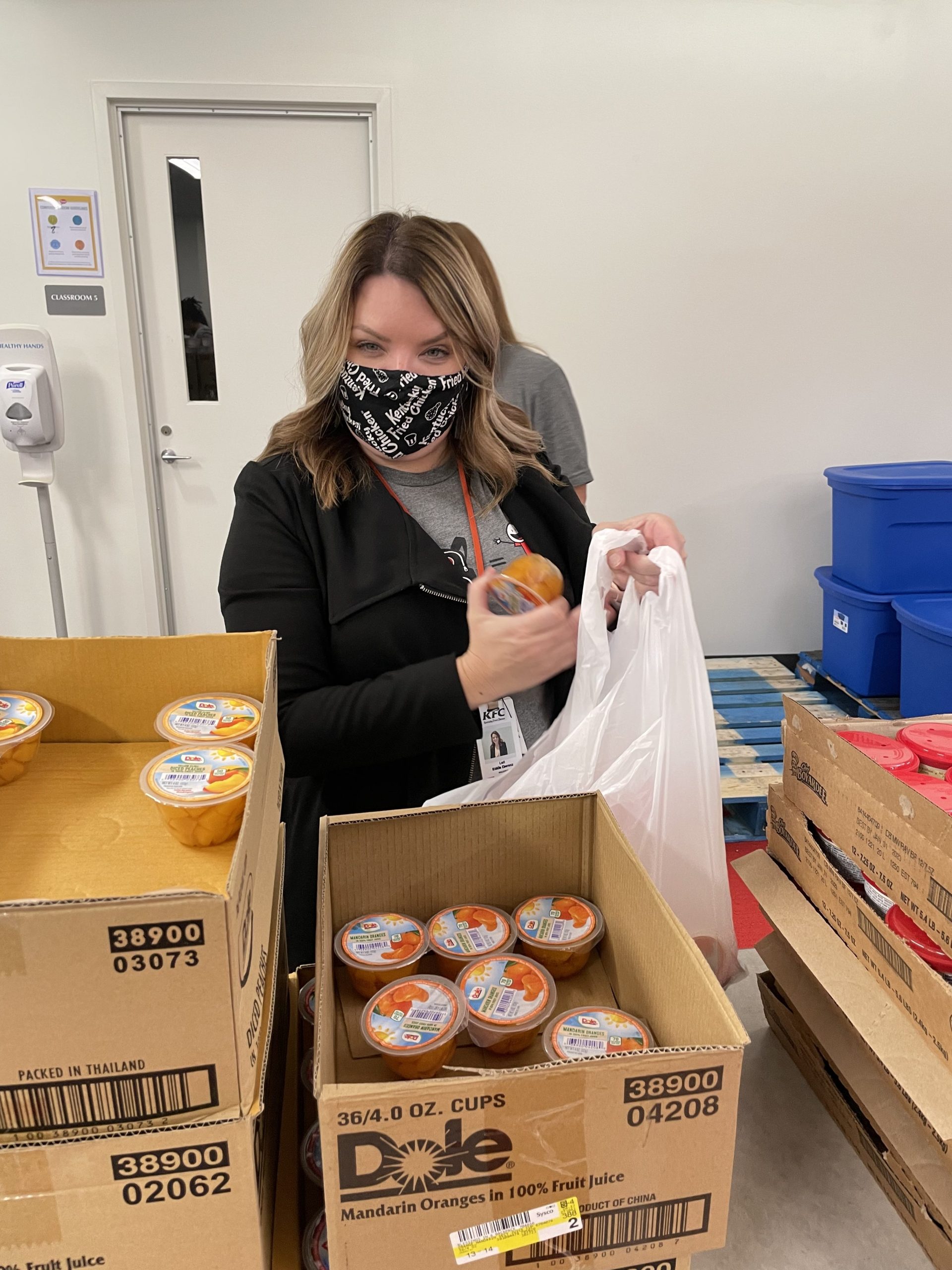 KFC Employee Packing KFC Employee Volunteer