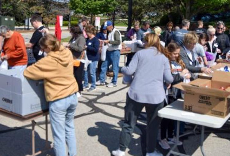Blessings in a Backpack Waukesha County Chapter Hosts Volunteer Event